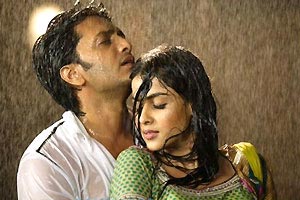 Riteish-Genelia promote movie on V-Day